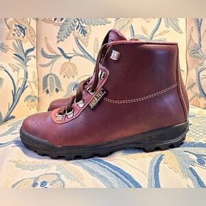 Vasque Sundowner Gortex Vinyage Hikers!  Size 7.5N